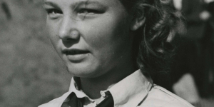 Portret van een meisje van de Jeugdstorm gemaakt in januari 1942.