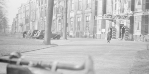 Menno Huizinga maakte heimelijk foto’s vanaf zijn fiets, met zijn Leica verstopt in een kaaskistje.