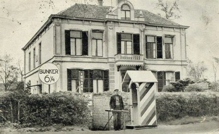 Ingang van de bunker van Seyss Inquart voor de villa (1945 - 1955). Bron: Coda Apeldoorn