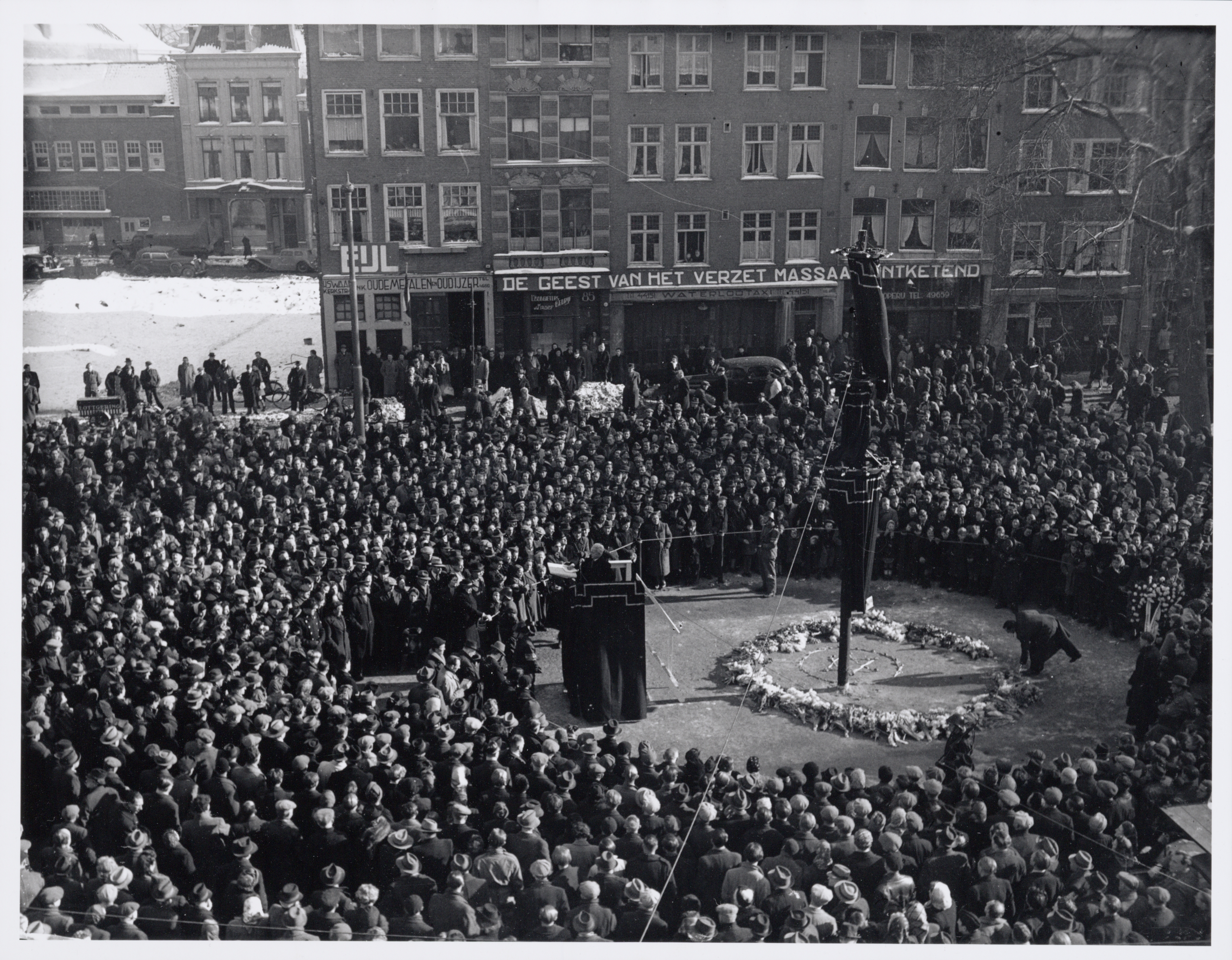 Herdenking van de Februaristaking op 25 februari 1947 in Amsterdam. 