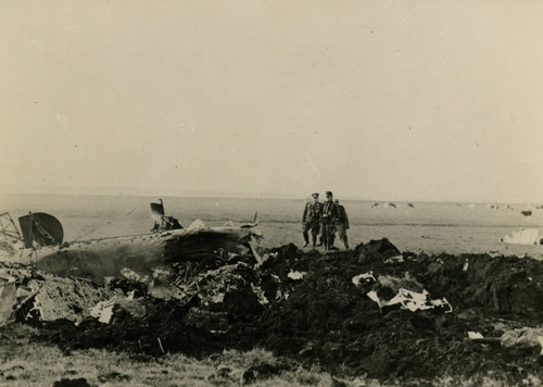 Het wrak van een neergestorte Hampden AD 841 op 16 mei 1941 in Monnickendam