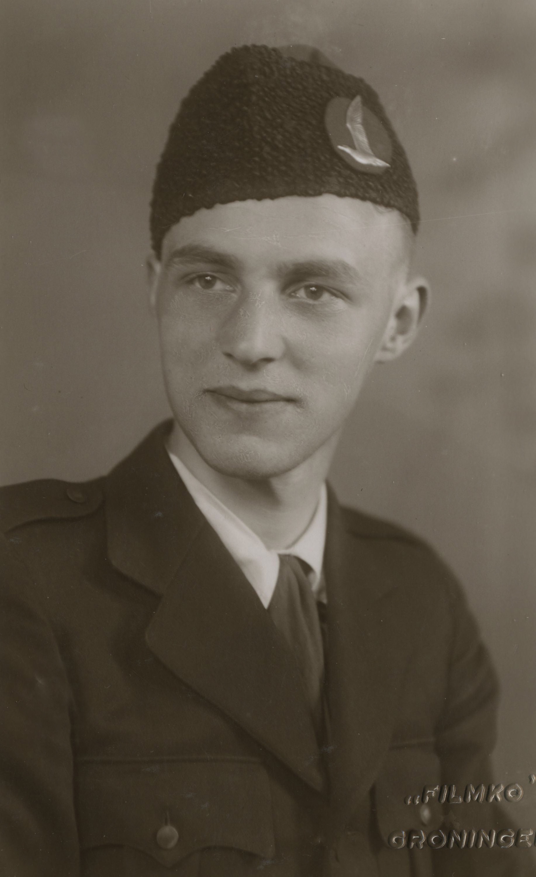 Portret van Fokko Petrus Tammens in Jeugdstorm uniform, zoon van de Groningse burgemeester.