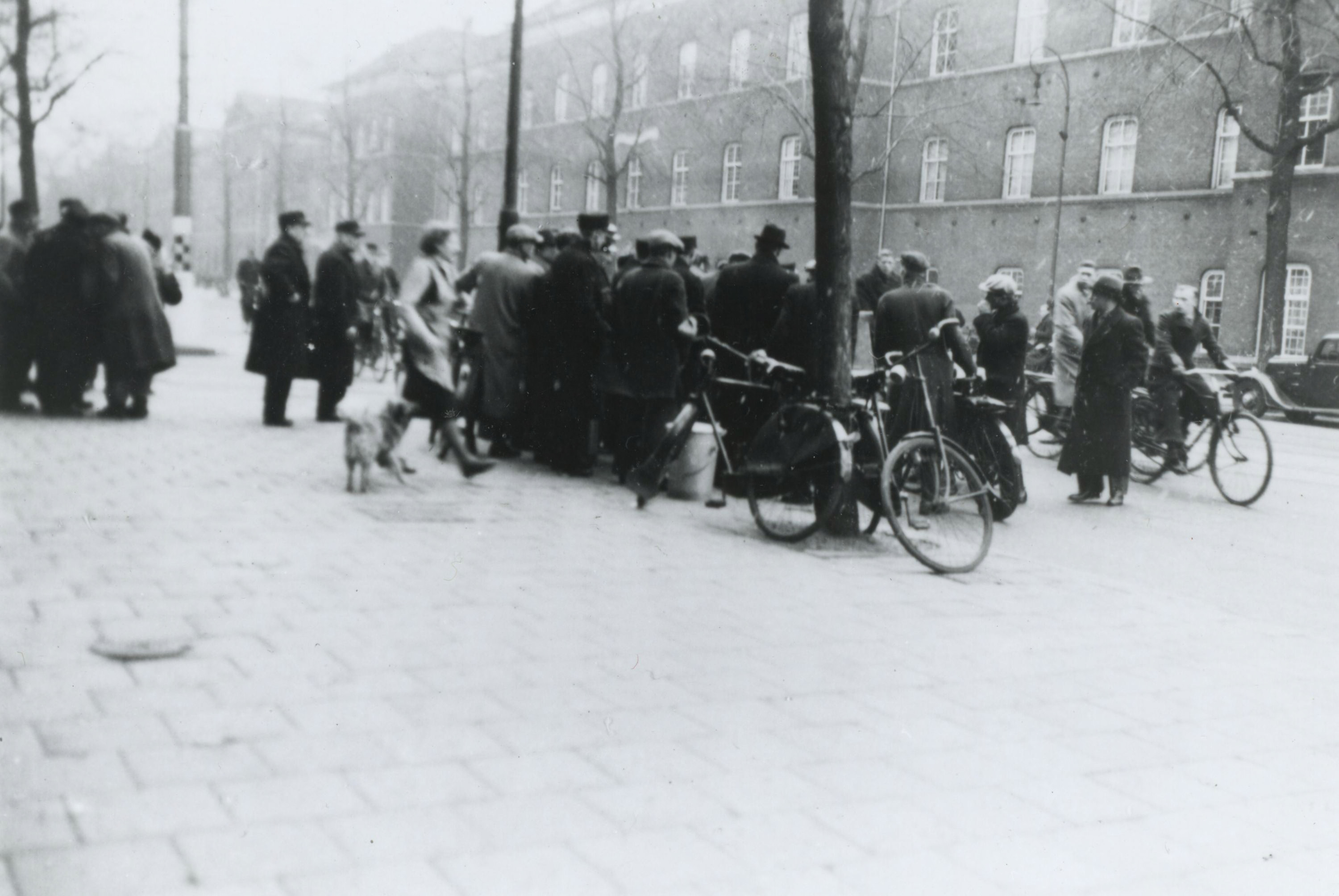 Conducteurs en trambestuurder in de Amsterdamse Sarphatistraat