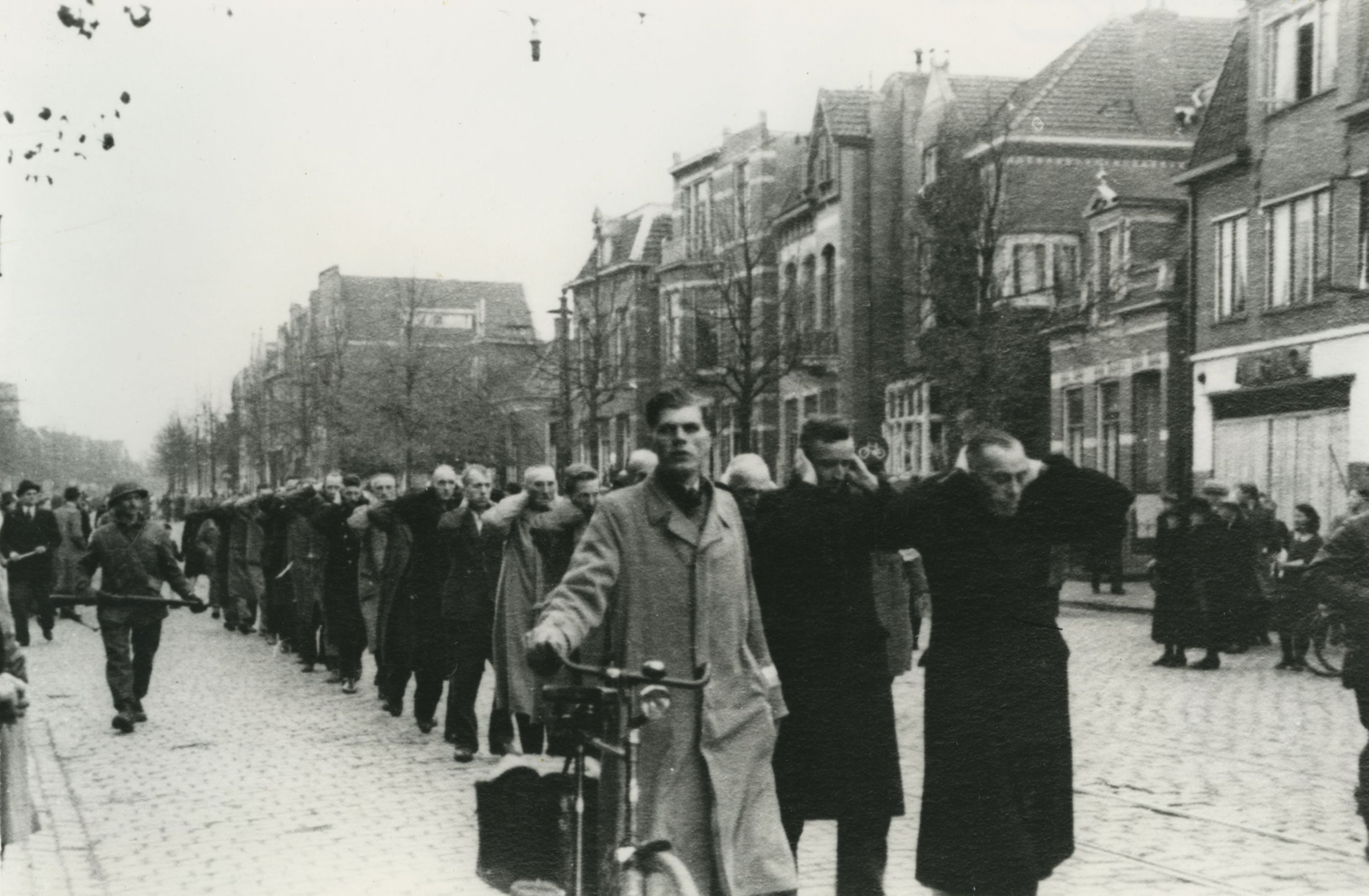 Afvoeren van vermeende collaborateurs in 1945