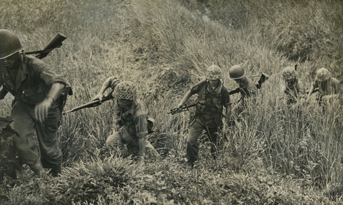 De Mariniers Brigade op Java. Nederlandse mariniers op patrouille tijdens de politionele acties.