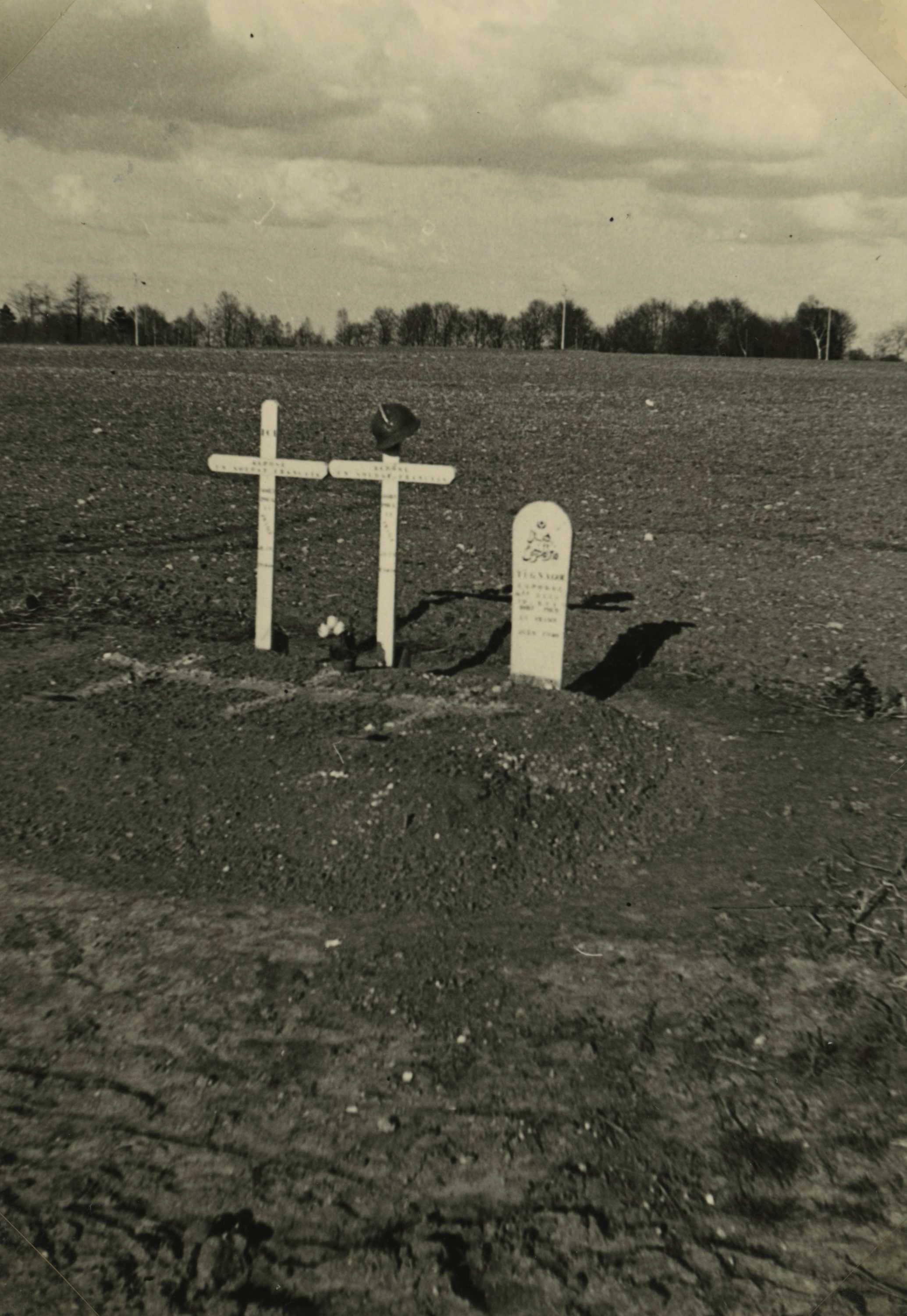 Graf van drie Franse soldaten, waaronder een uit Marokko