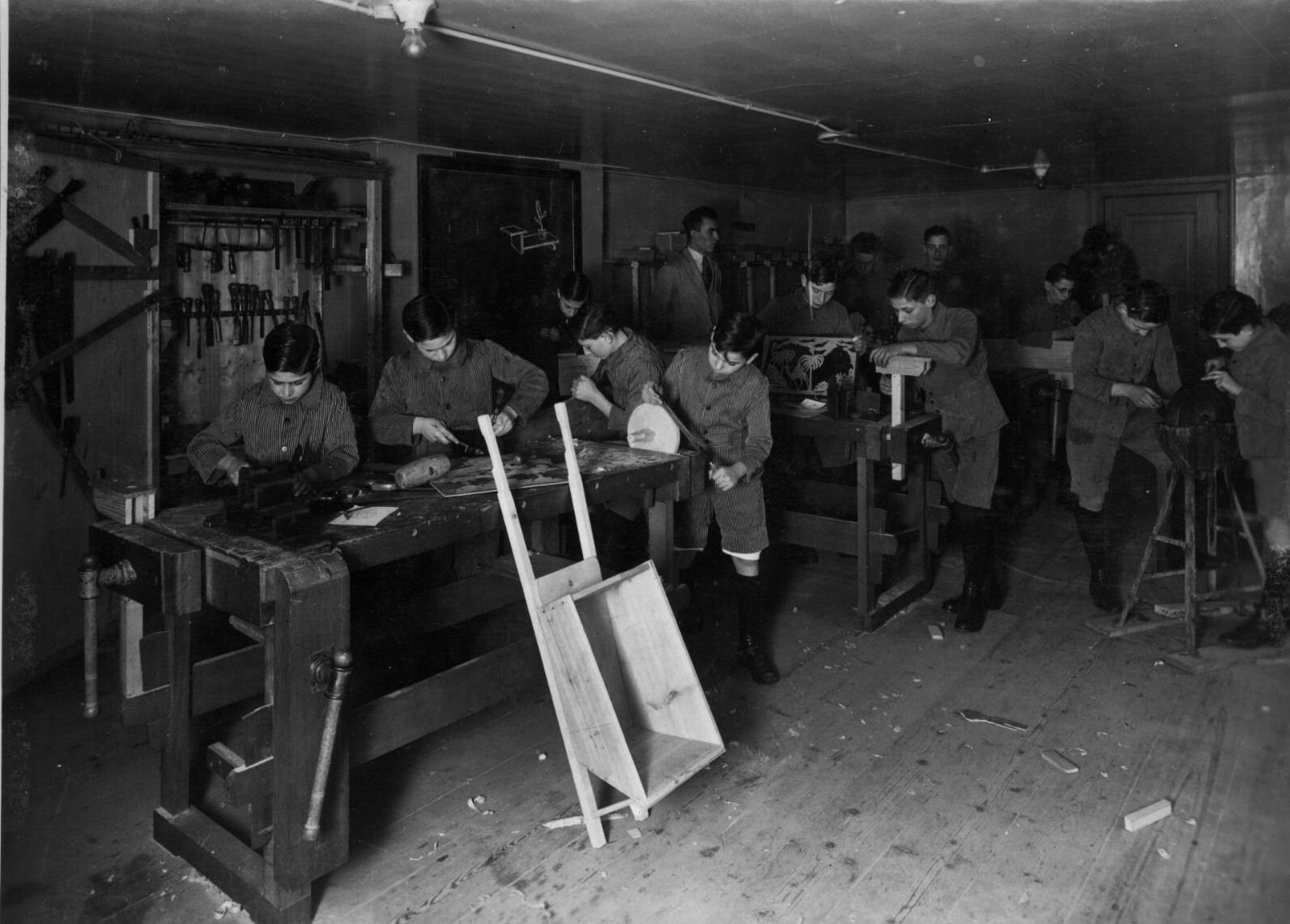 De werkkamer van het Centraal Israëlitisch Weeshuis in 1932