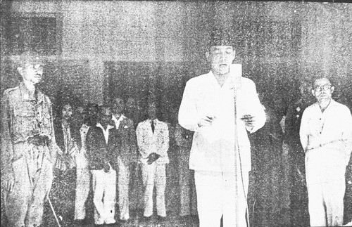 Het uitroepen van de Republik Indonesia door Soekarno.