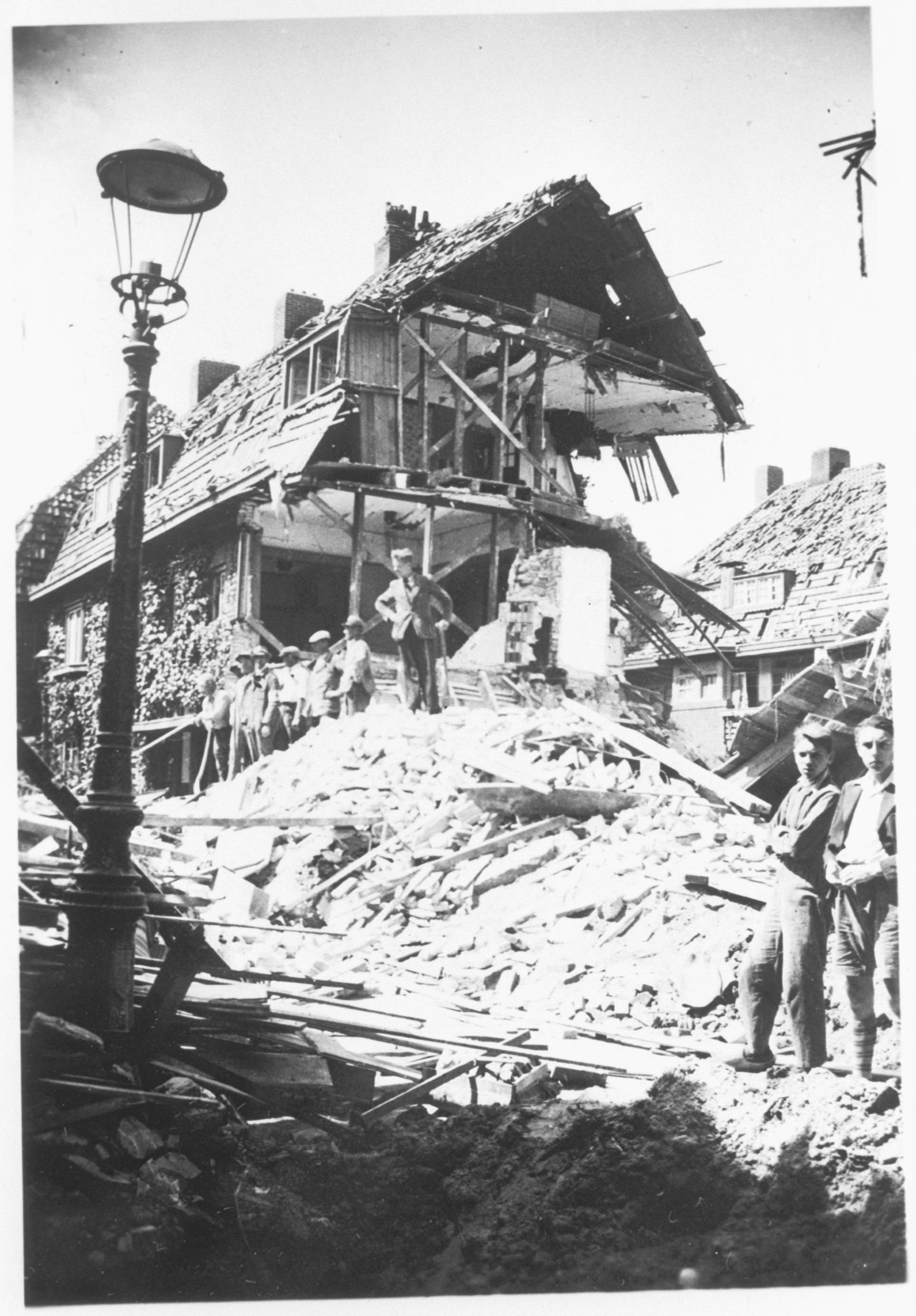 Misworp in Amsterdam-Noord tijdens het bombardement op 17 juli 1943