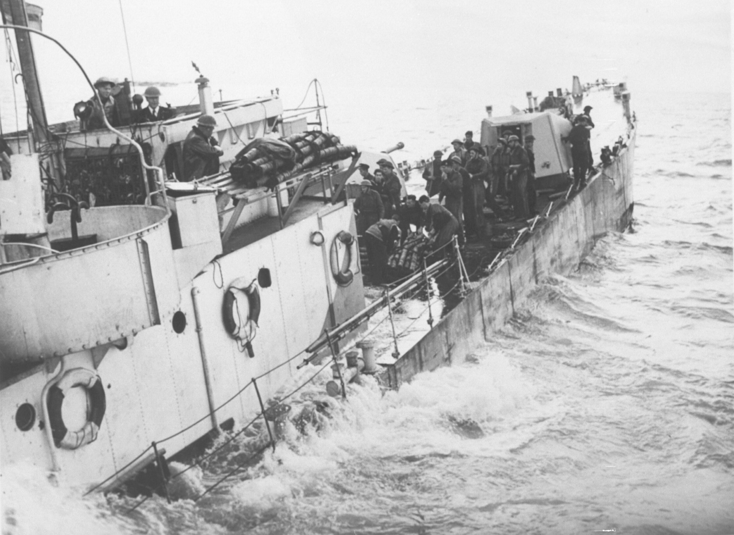 Britse mariniers landen bij Westkapelle op 1 oktober 1944
