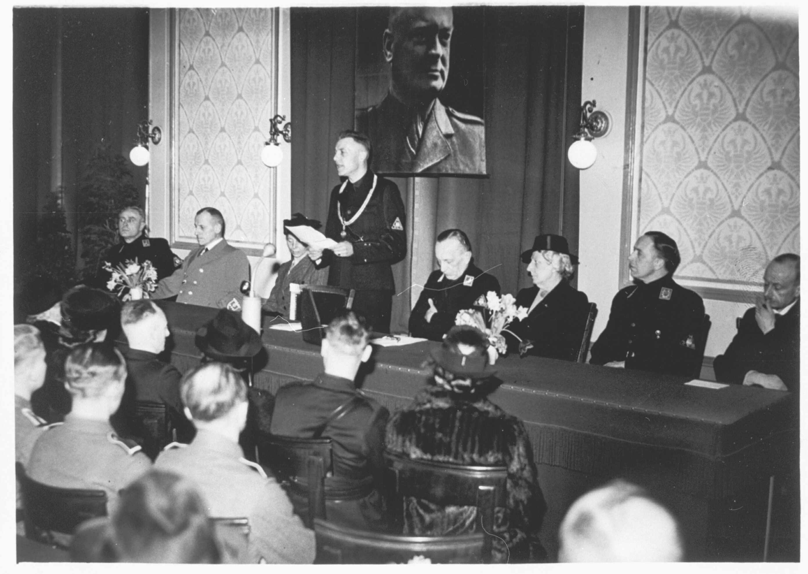 Installatie van burgemeester Petrus Fokko Tammens op 4 maart 1943 in Groningen. 