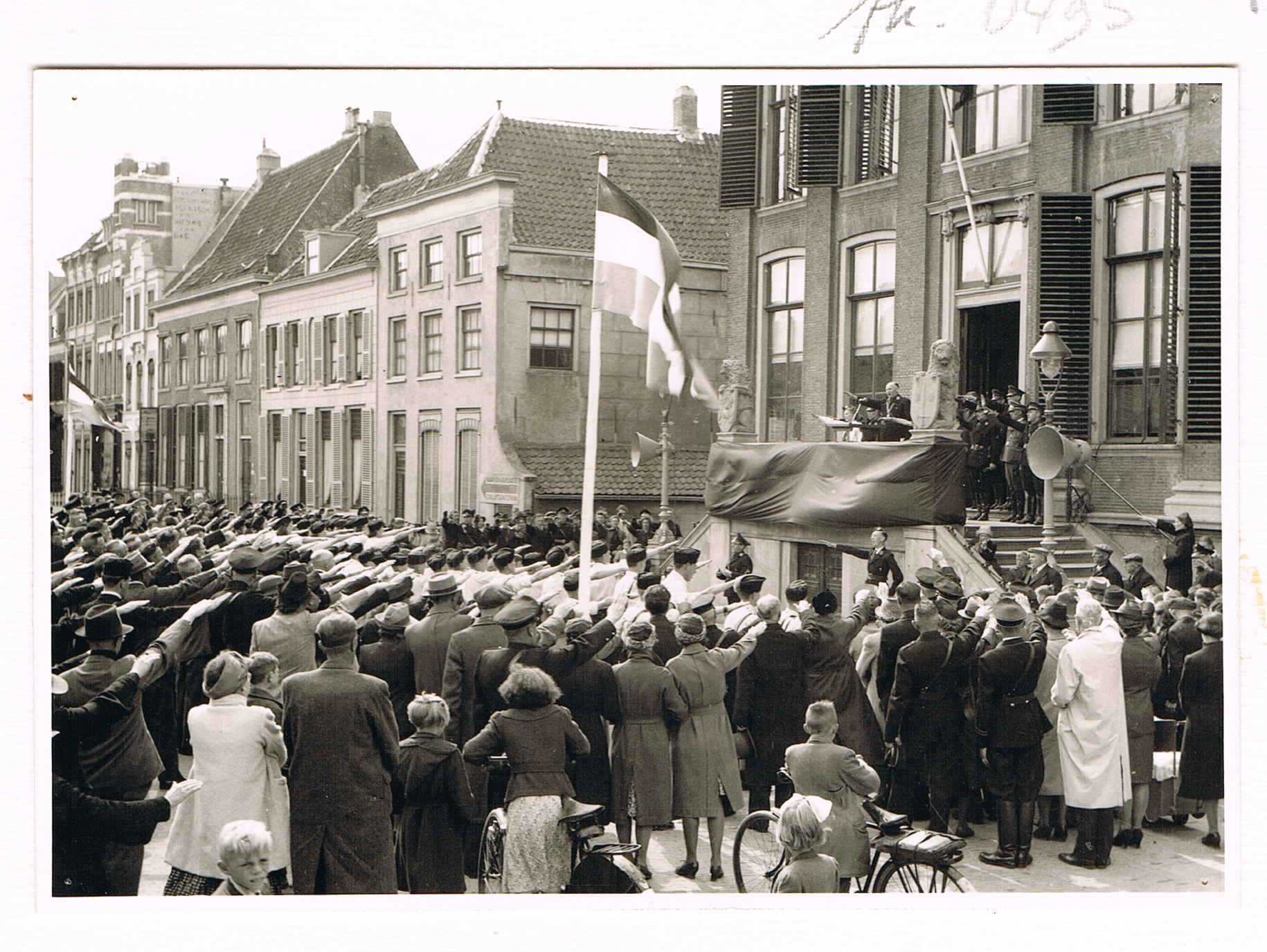 Installatie van burgemeester Jan Boll van Zaltbommel in mei 1942.