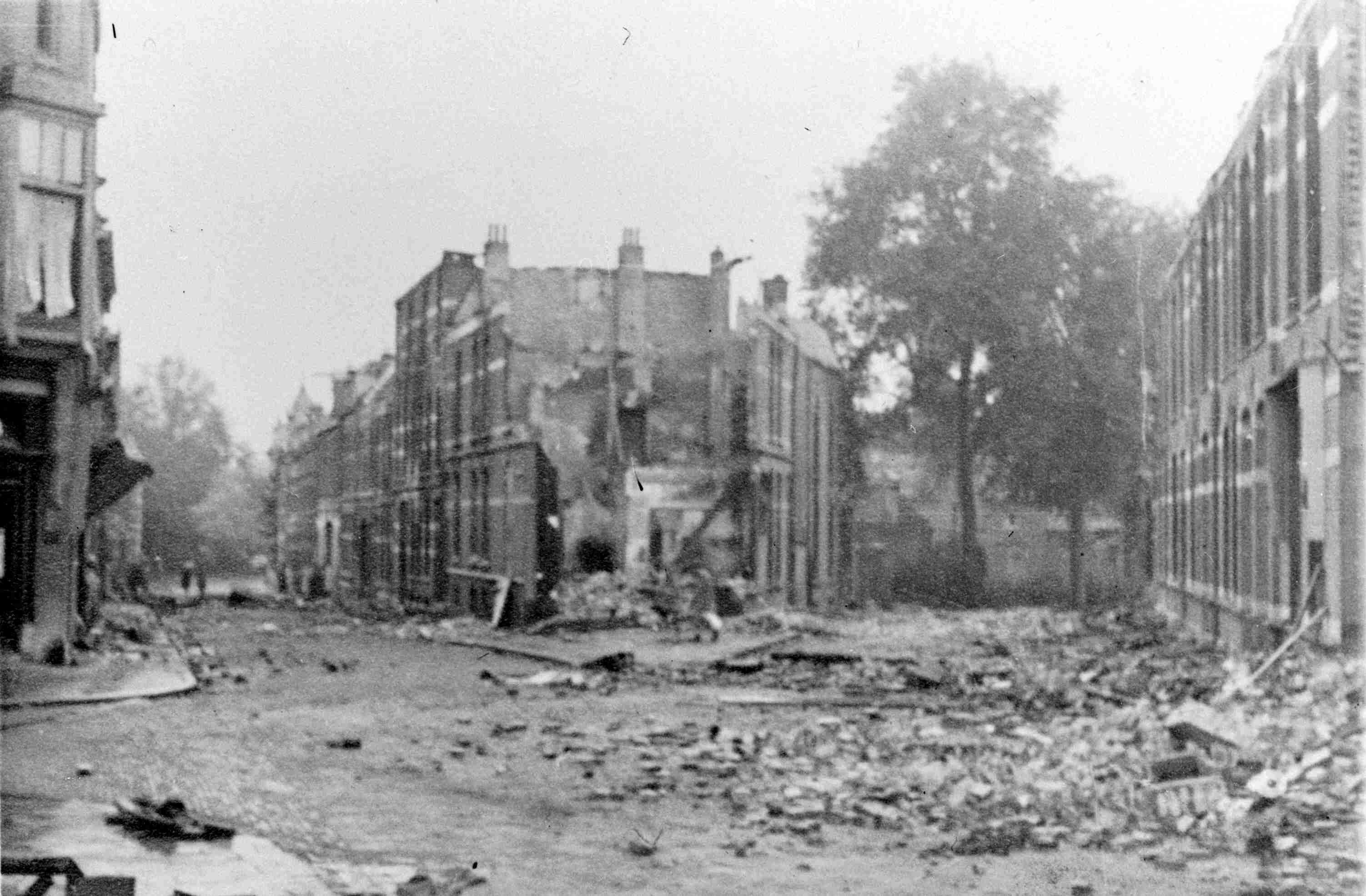 Enkele panden in de Hugo de Grootstraat die zijn verwoest tijdens de bevrijding in september 1944