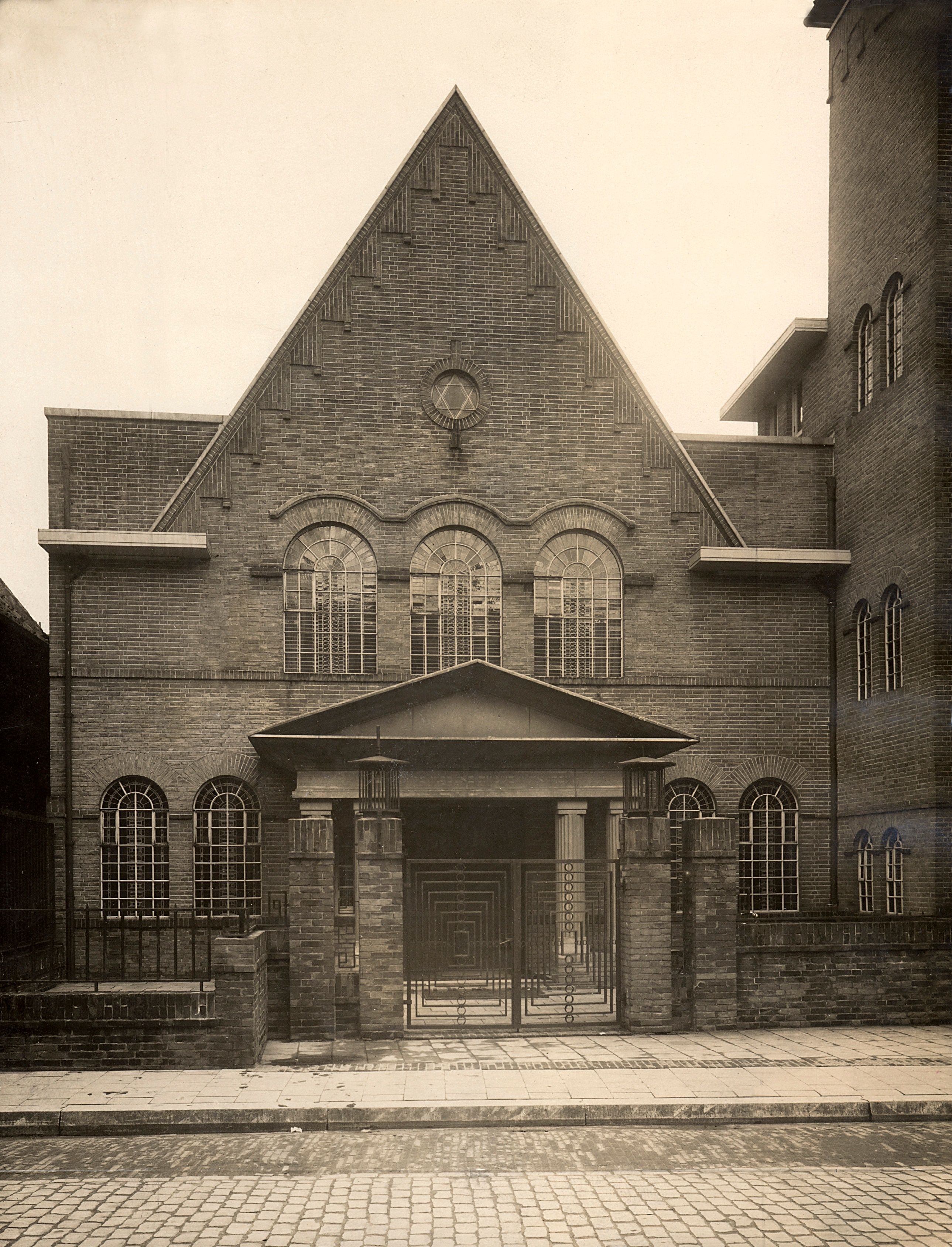 Synagoge aan de Utrechtse Springweg voor de oorlog.
