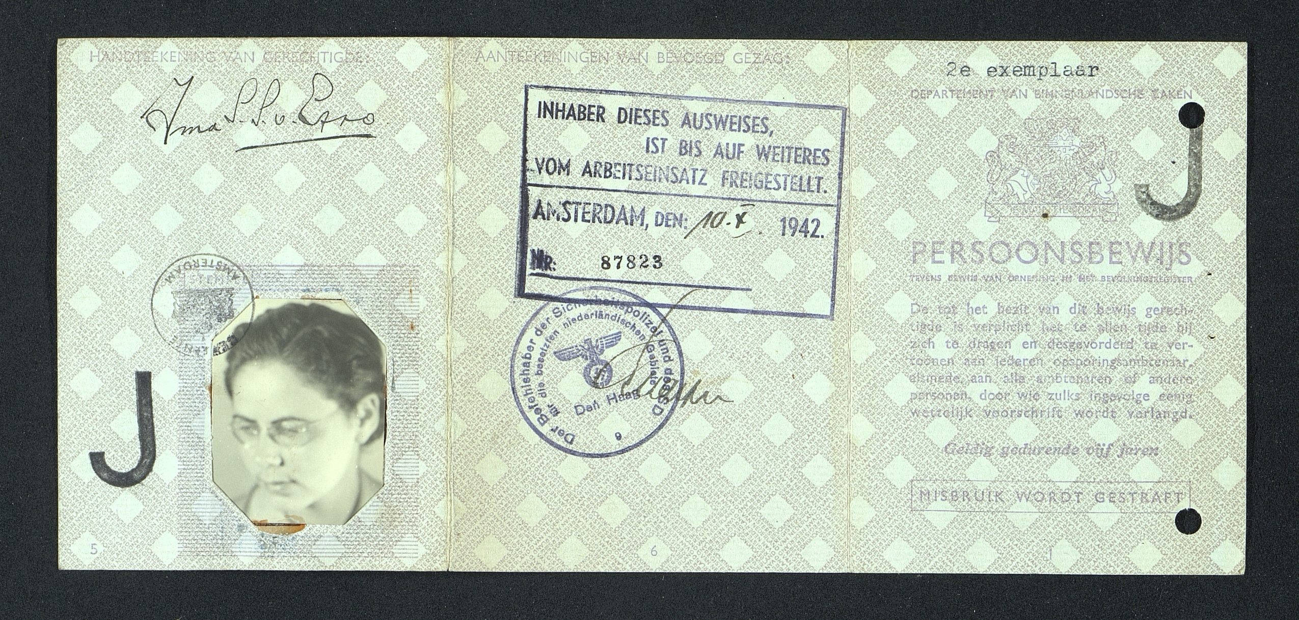 Persoonsbewijs van Louis Micheels, op 10 september 1941 uitgegeven in Amsterdam.
