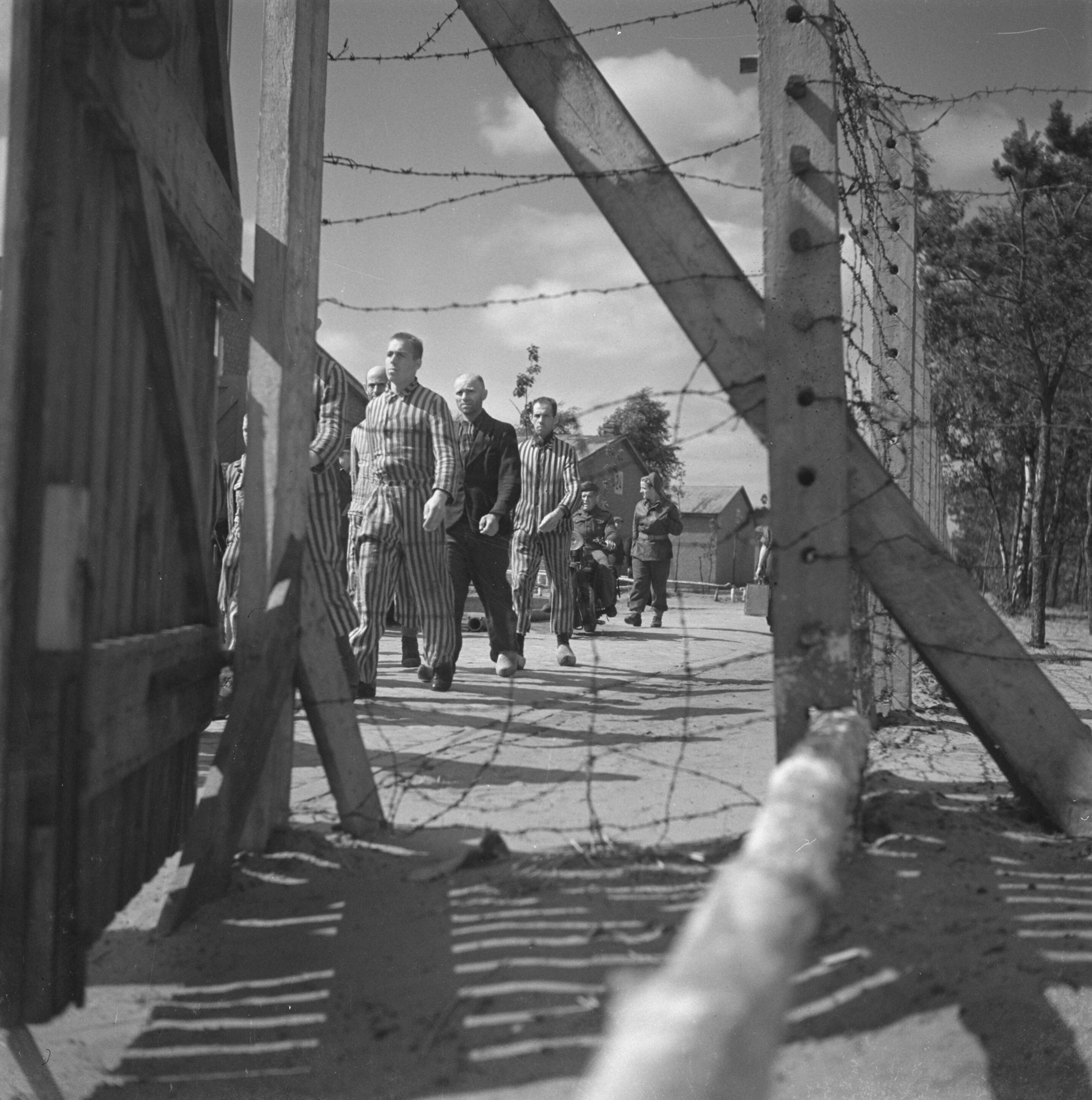Reportage uit bewarings- en verblijfskamp Vught in juni 1945.