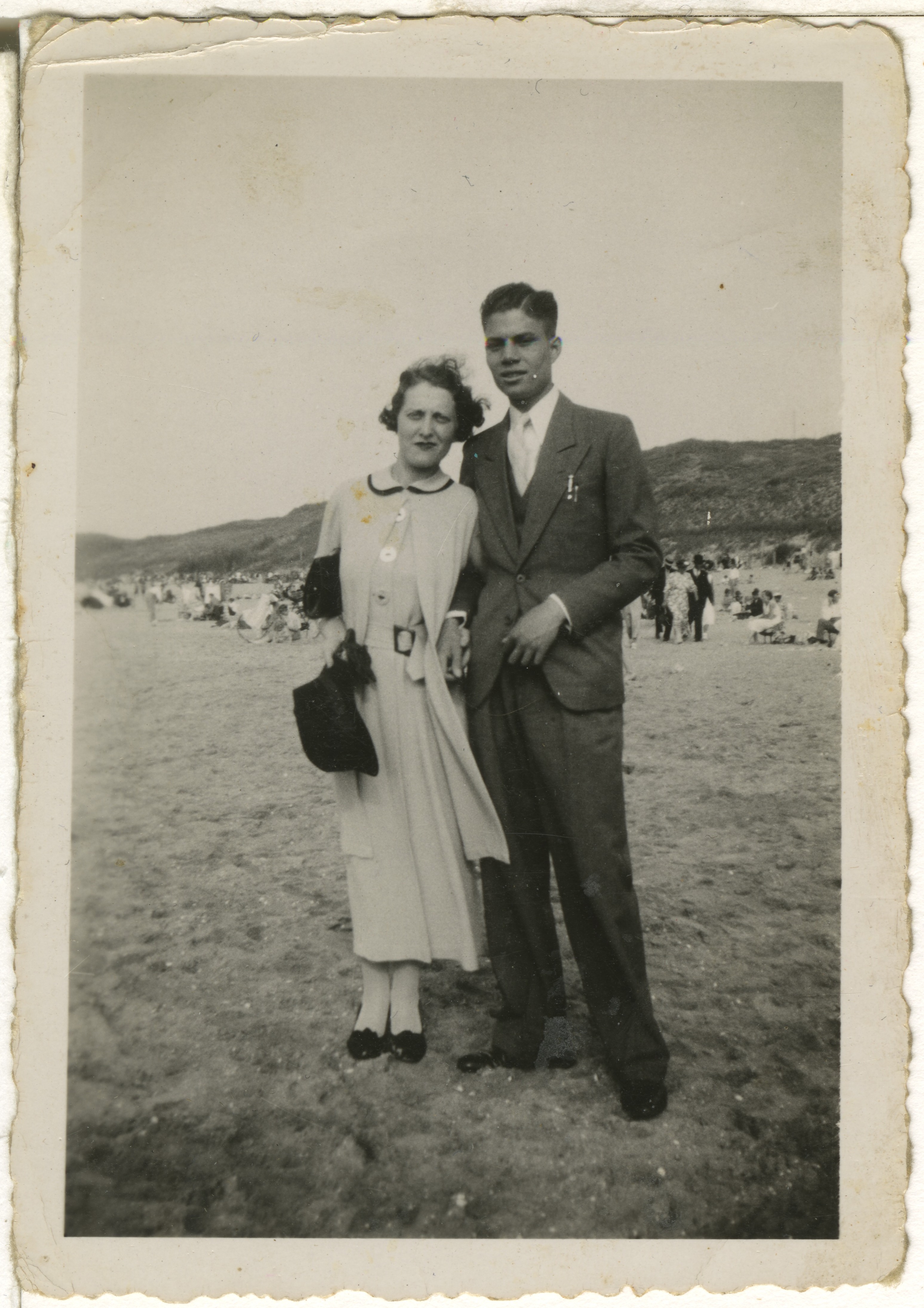 Foto van Rachel en Charles op het strand.