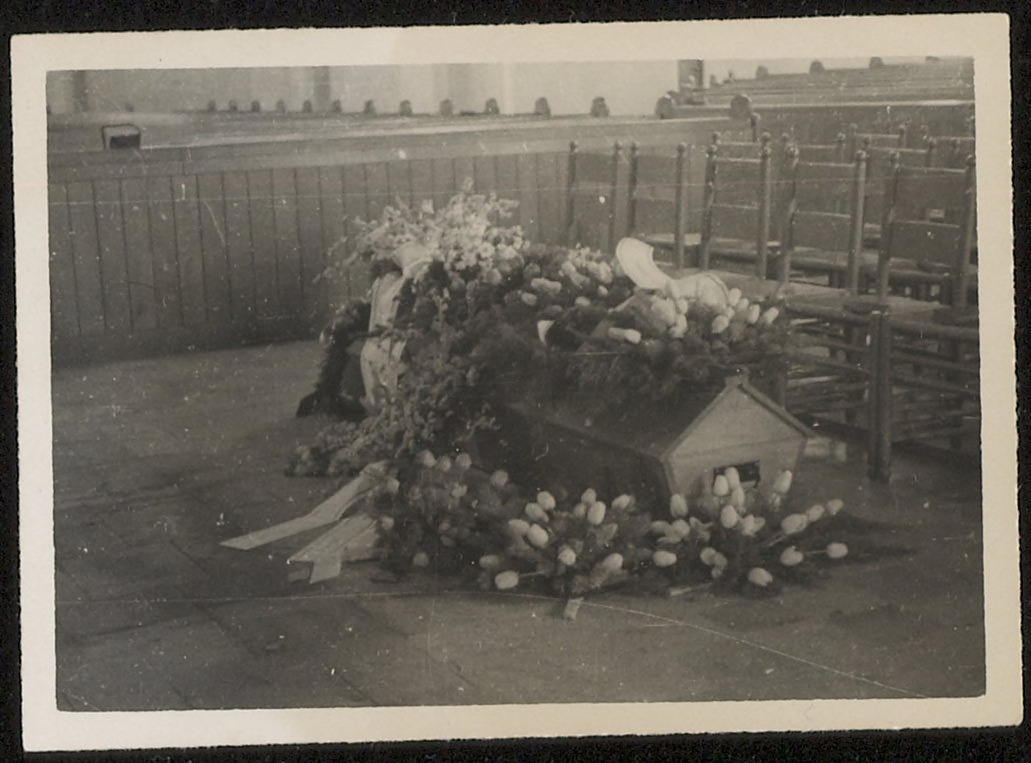 Begrafenis van Maarten Munnik op 18 april 1945 in Brummen.