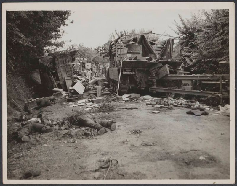 Gevolgen van beschietingen door geallieerde vliegtuigen bij de Zak van Falaise