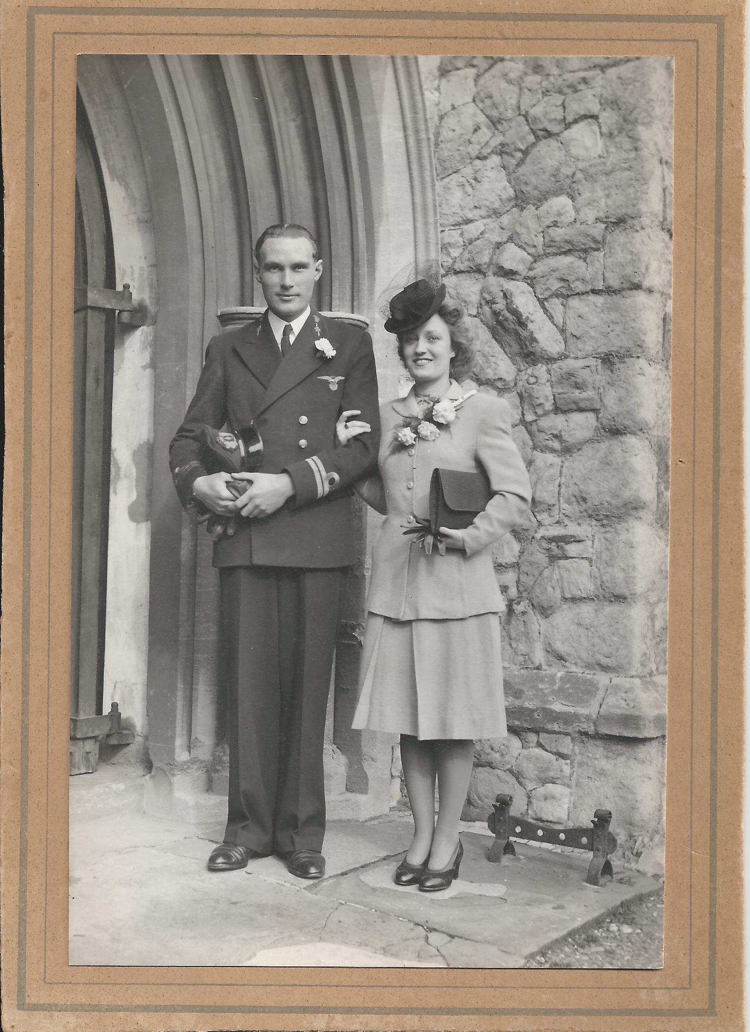 Huwelijk van Folkert Bouma met Viviene Cooke op 7 oktober 1943 in Engeland