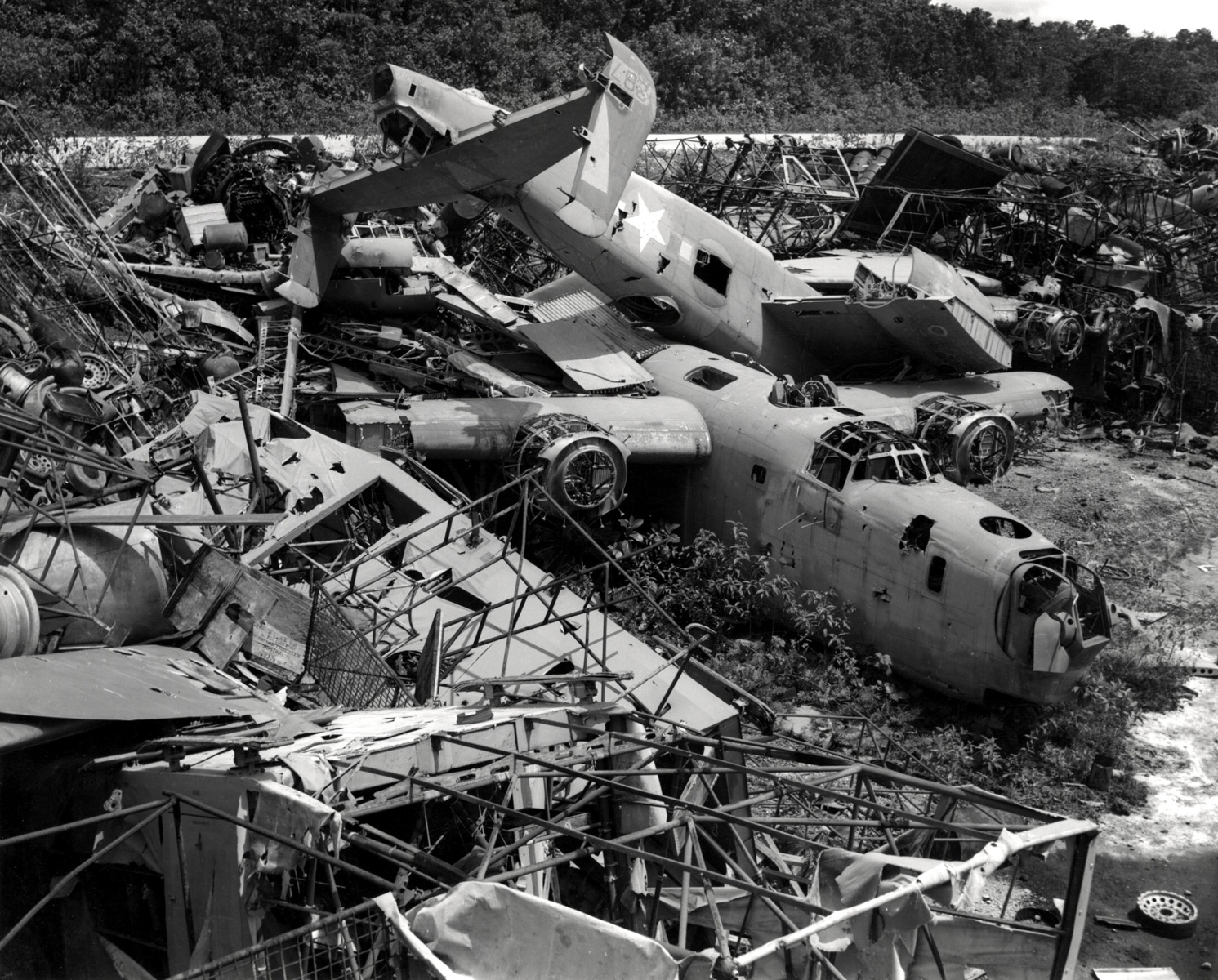 Dump van Amerikaanse militaire vliegtuigen op Nieuw-Guinea in 1947.