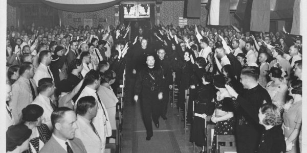 Mussert in het Kunstkringgebouw in Soerabaja op 25 augustus 1935