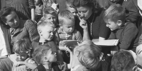 Fotoreportage gemaakt in oktober 1945 over de verzorging van NSB kinderen.