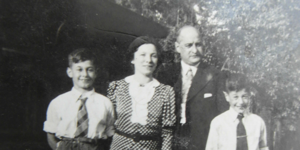 Karel en Johanna met hun zoons Rolf en Harry in 1936.